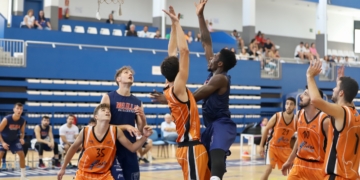 Imagen del amistoso disputado en pretemporada frente al Melilla Baloncesto.
