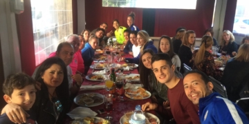 Reunión de jugadoras, cuerpo técnico y directivos, en una comida navideña.