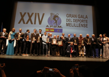 Foto de familia de todos los premiados de la edición del año pasado en nuestra ciudad.