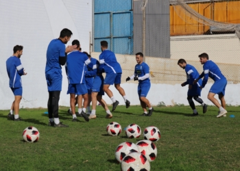 Imagen de una de las sesiones de entrenamientos de la primera plantilla de la UD Melilla.