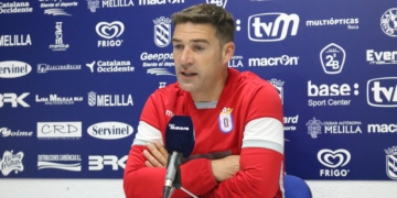 El técnico de la escuadra de nuestra ciudad, en la rueda de prensa oficial del club azulino.