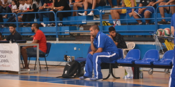 Salim Abdelkader, en el banquillo, en el último de los partidos celebrados en esta Superliga Masculina.
