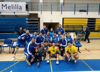 Los jugadores de la escuadra de nuestra ciudad, en la celebración de la última victoria en la competición nacional.