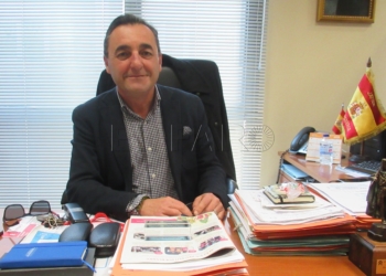 Mateo: "El helicóptero entre Melilla y Ceuta es un producto muy singular y muy comprable”