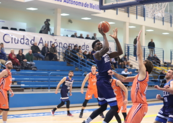Acción del partido disputado por el Melilla Baloncesto el pasado viernes.