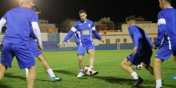 El nuevo jugador de la Unión Deportiva Melilla, el ferrolano Héber Pena, ya entrenaba en la tarde de ayer con el resto del equipo.