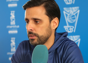 Alejandro Alcoba, durante su comparecencia ante los medios de comunicación en la previa del partido frente al Real Canoe que se disputa el domingo a las 17:00 horas en el Javier Imbroda.