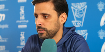 Alejandro Alcoba, durante su comparecencia ante los medios de comunicación en la previa del partido frente al Real Canoe que se disputa el domingo a las 17:00 horas en el Javier Imbroda.