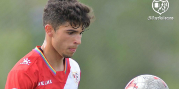 El joven jugador madrileño llega procedente del Rayo Vallecano tras romper su cesión con el Recreativo de Huelva.