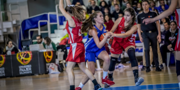 A pesar de las derrotas encajadas, las jugadoras y los familiares de las selecciones melillenses disfrutaron en el primer día de competición del gran ambiente que se vivió en los pabellones.