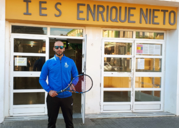 Faisal Hach, a la salida del instituto Enrique Nieto.