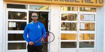 Faisal Hach, a la salida del instituto Enrique Nieto.