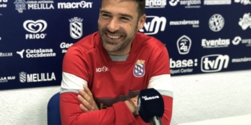 El técnico azulino, en la rueda de prensa.