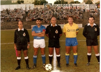 Instantes antes de dirigir en el estadio Álvarez Claro, el encuentro entre la UD Melilla y Las Palmas.