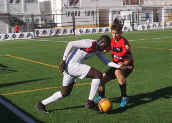 Los melillenses siguen sin tener suerte de cara al gol.