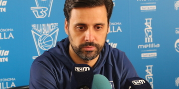 Alejandro Alcoba, en la rueda de prensa oficial del club melillense.