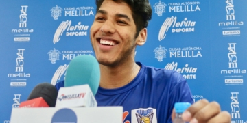 El jugador brasileño, en la rueda de prensa oficial del club.