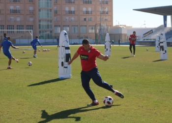 La UD Melilla sigue sin despejar dudas