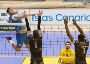 Remate de uno de los jugadores de la escuadra de nuestra ciudad.