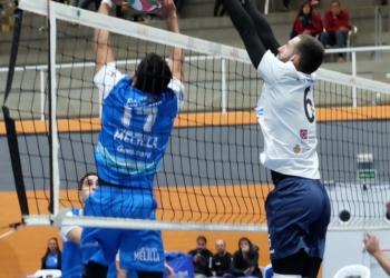 El colocador del cuadro melillense, en una de las jugadas del último partido de liga.