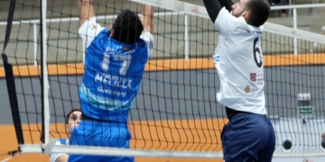 El colocador del cuadro melillense, en una de las jugadas del último partido de liga.