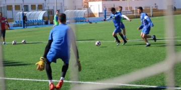 Futbolistas de la primera plantilla azulina, en el trabajo del campo federativo de La Espiguera.