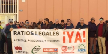 Sindicatos de Educación , docentes y padres de alumnos del CEIP Hipódromo.