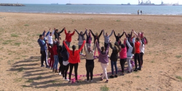 Imágenes de los alumnos de instituto Rusadir realizando una ‘performance’ para el próximo Día de la Mujer.