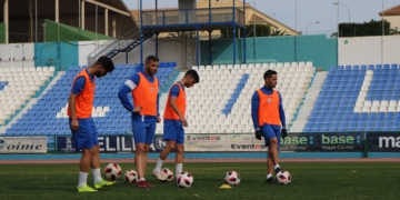 La plantilla melillense se ejercitó en la mañana de ayer.