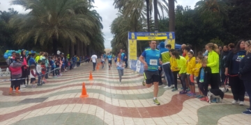 Algunos de los corredores que tomaron parte en la edición del año pasado en el Parque Hernández.