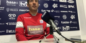 El entrenador unionista, en la rueda de prensa oficial del club.