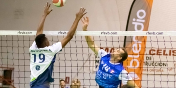 Bezner, en un remate en uno de los partidos de la presente temporada en la Superliga Masculina.