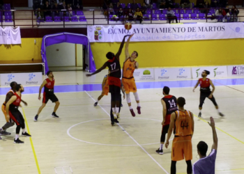 Salto inicial de uno de los partidos de la escuadra de nuestra ciudad.