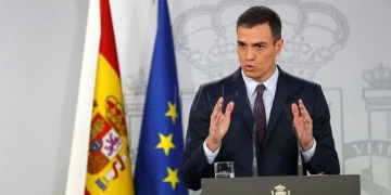 GR3002. MADRID (ESPAÑA), 15/02/2019.- El presidente del Gobierno, Pedro Sánchez, durante su comparecencia este viernes en el Palacio de la Moncloa para hacer una declaración institucional. EFE/ Chema Moya