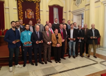Juan José Imbroda recibe a los participantes en la Copa del Rey