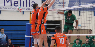 Remate de uno de los jugadores de la escuadra andaluza.