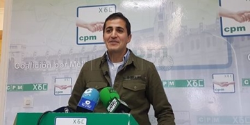 El diputado de Coalición por Melilla (CpM) Rachid Bussian, en una rueda de prensa.