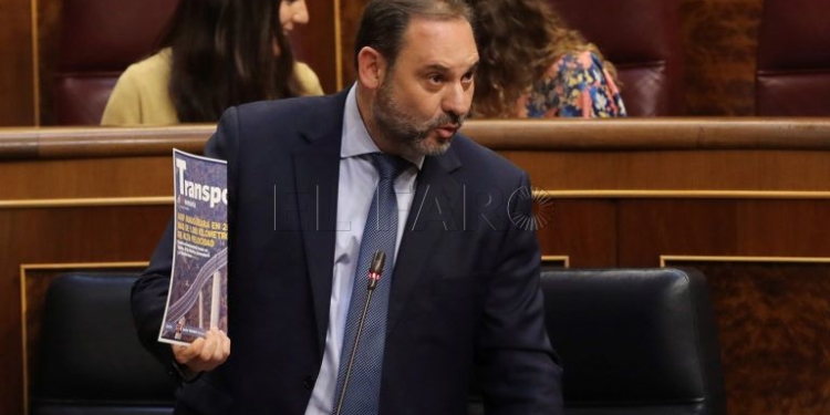 GRAF8862. MADRID, 27/06/2018.- El ministro de Fomento, José Luis Abalos, durante su intervención hoy en el pleno del Congreso. EFE/Ballesteros
