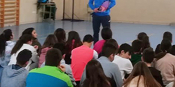 Faysal Hach, director técnico de Eventos Melilla ha ido recorriendo los distintos colegios e institutos de Melilla para dar a conocer este deporte.