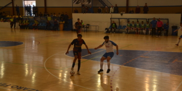 Nebil en una acción en el partido disputado ayer en el Lázaro Fernández.