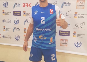 Noé de Mena debutó el pasado sábado en su nueva etapa como jugador del Club Voleibol Melilla.