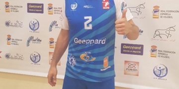 Noé de Mena debutó el pasado sábado en su nueva etapa como jugador del Club Voleibol Melilla.