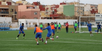 La plantilla de la escuadra azulina entrenaba en la matinal de ayer, mientras que el delantero y máximo goleador de su próximo rival, Manu Onwu, atendía a los medios de comunicación.