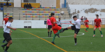 La lucha por cada balón en el centro del campo le fue favorable a los antequeranos.