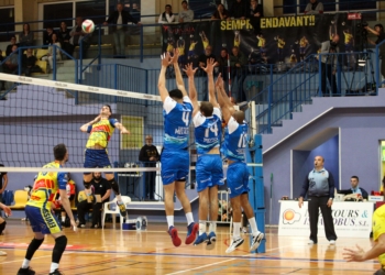 Los melillenses, en una de las jugadas del partido frente al cuadro ibicenco durante el pasado fin de semana.
