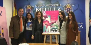 El consejero de Educación , Miguel Miranda, la cantante María Mendoza, la viceconsejera Isabel Moreno, y las cantantes Mabel y Mimi.