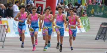 El melillense junto al algunos de sus compañeros de la escuadra malagueña.
