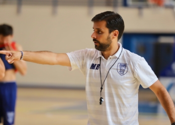 Alejandro Alcoba, en una de las sesiones de entrenamientos con su equipo.