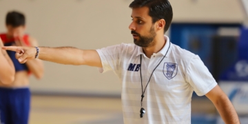 Alejandro Alcoba, en una de las sesiones de entrenamientos con su equipo.