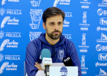 Alejandro Alcoba, en la rueda de prensa oficial del club.